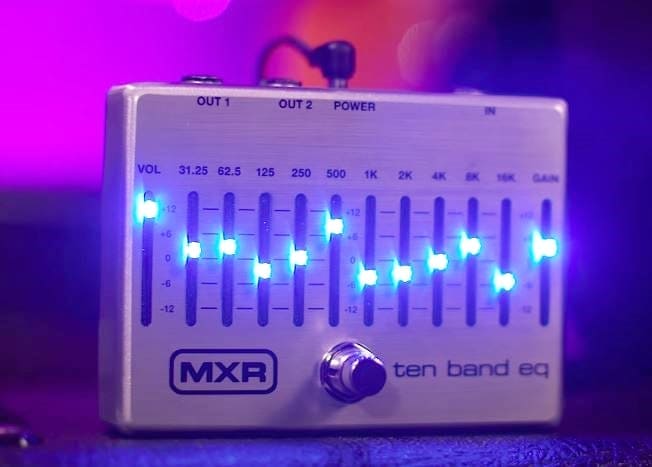 LEDがカッコいいM108S 10 Band Graphic EQ